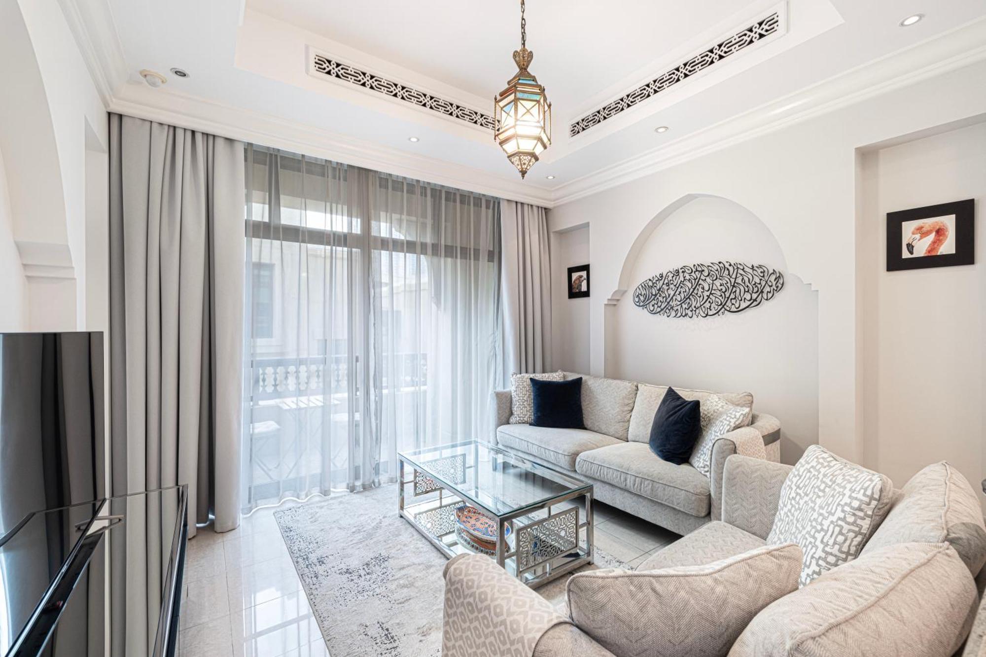 Old Town Luxury: 1-br With Large Terrace & Burj Khalifa View Apartment Dubai