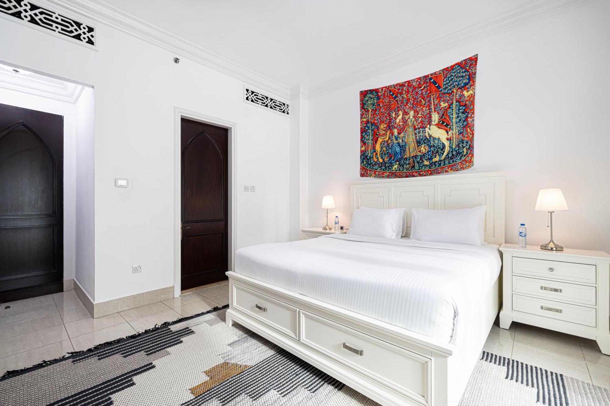 Old Town Luxury: 1-br With Large Terrace & Burj Khalifa View * Dubai