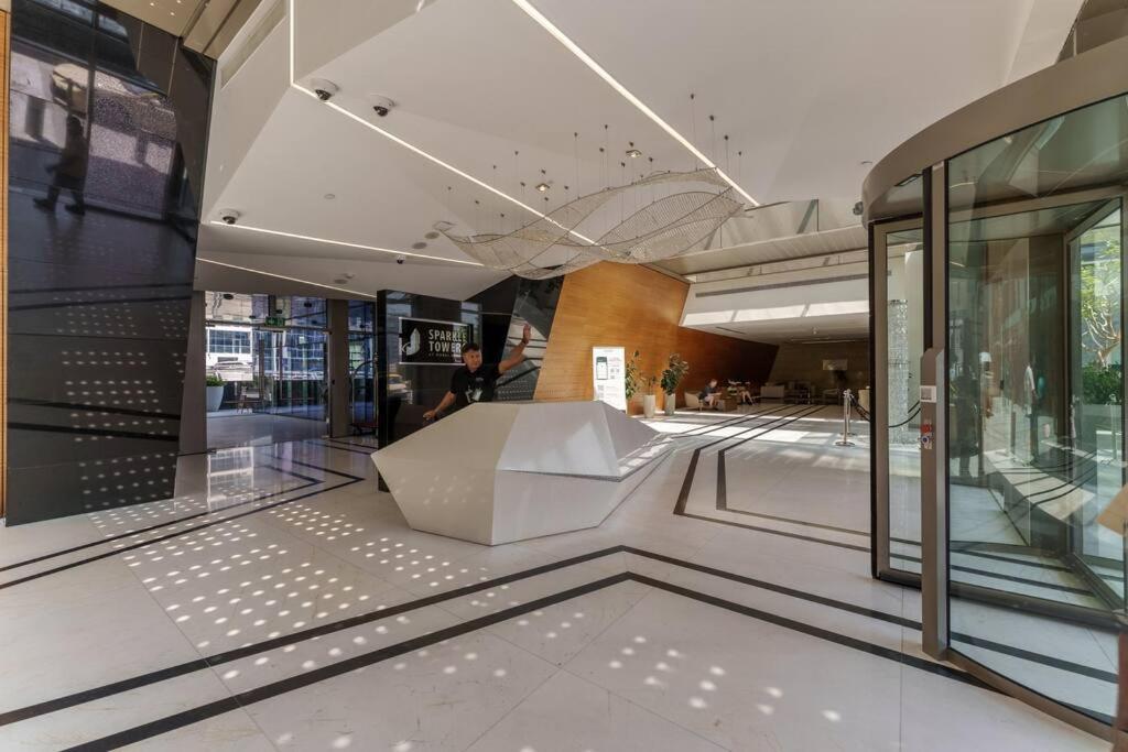 Elegant In Sparkle Tower By Suiteable *