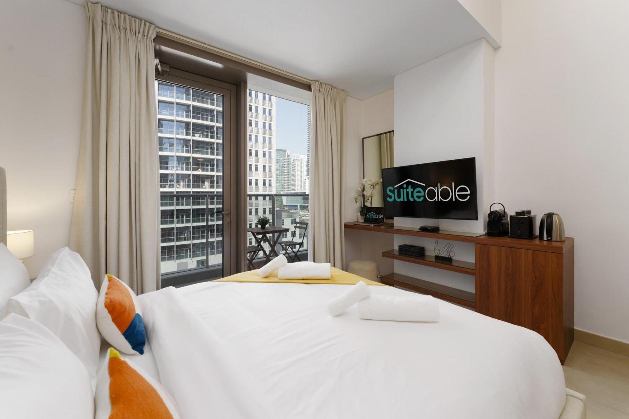 Apartment Elegant In Sparkle Tower By Suiteable *