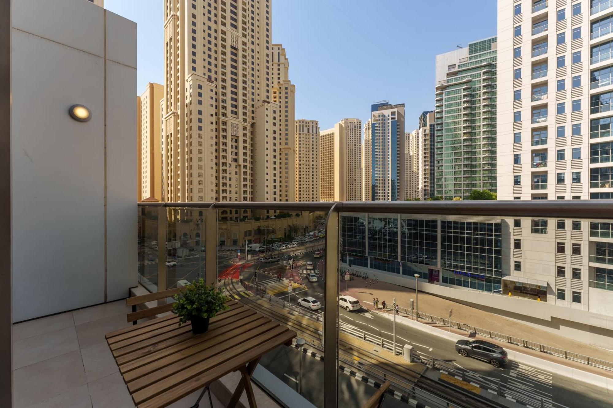 Elegant In Sparkle Tower By Suiteable Apartment