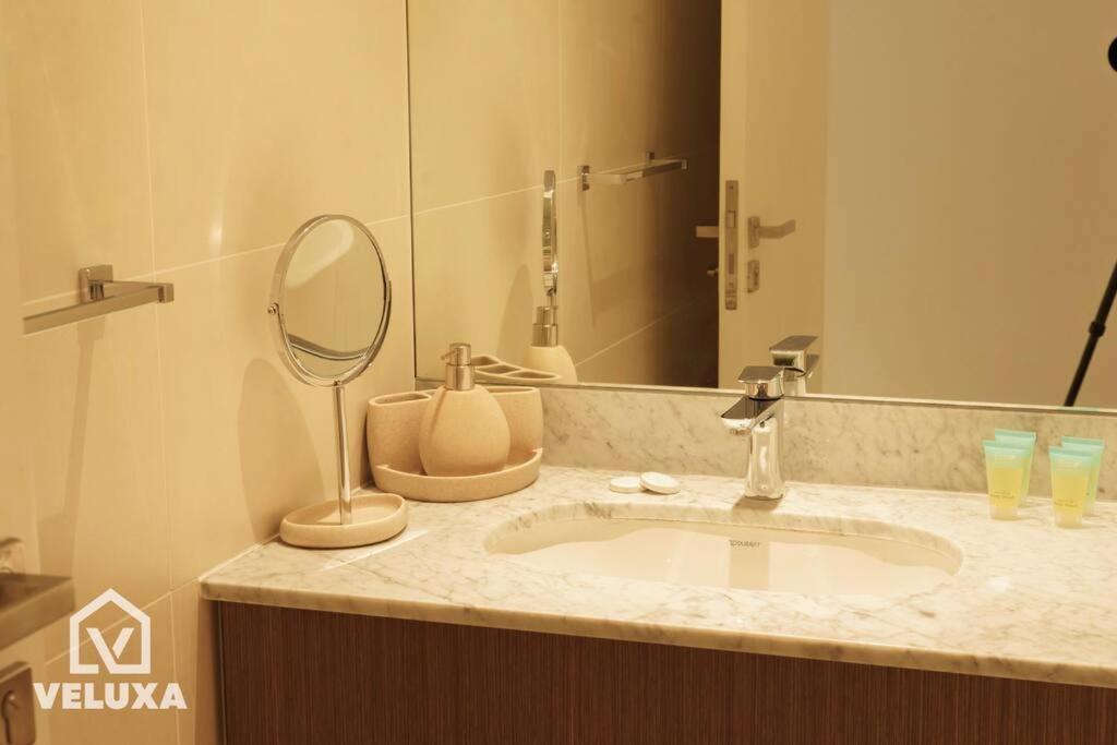 Veluxa - Stunning Sea View - Luxe 3 Bed In La *