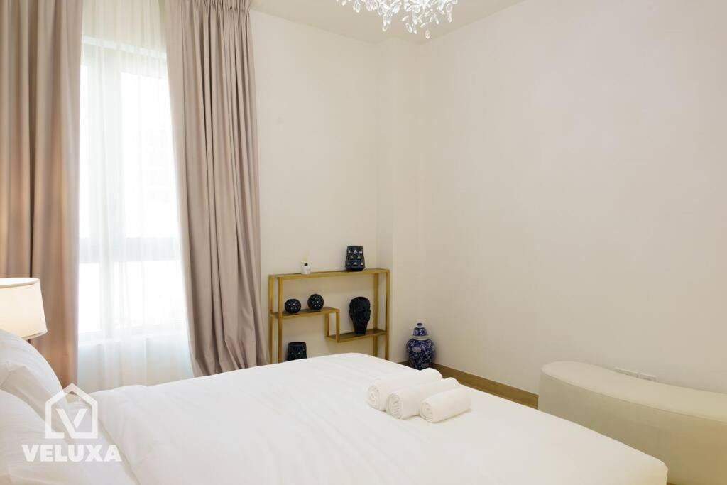 Veluxa - Stunning Sea View - Luxe 3 Bed In La Apartment *