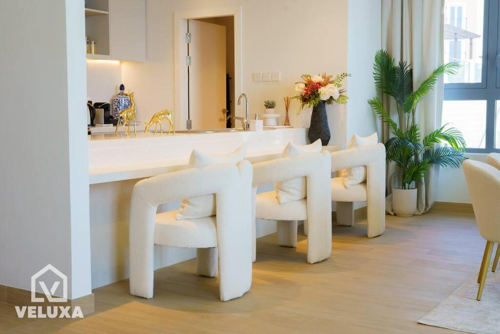 Veluxa - Stunning Sea View - Luxe 3 Bed In La * Dubai