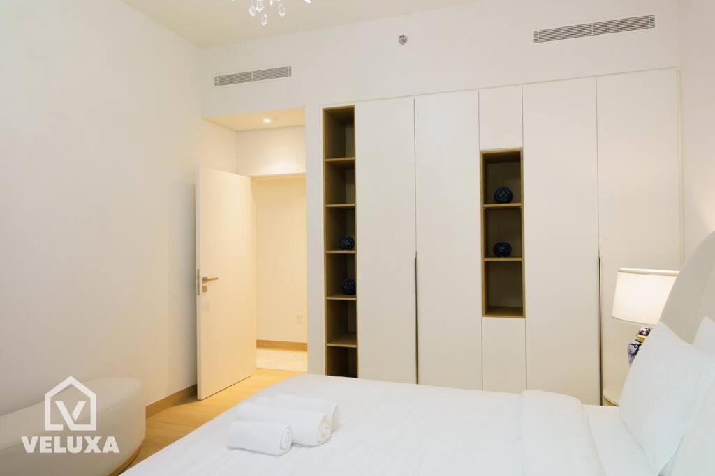 Veluxa - Stunning Sea View - Luxe 3 Bed In La Apartment