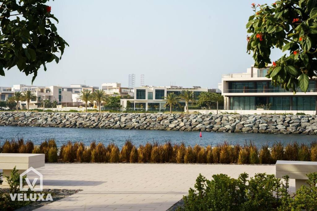 Veluxa - Stunning Sea View - Luxe 3 Bed In La Apartment *