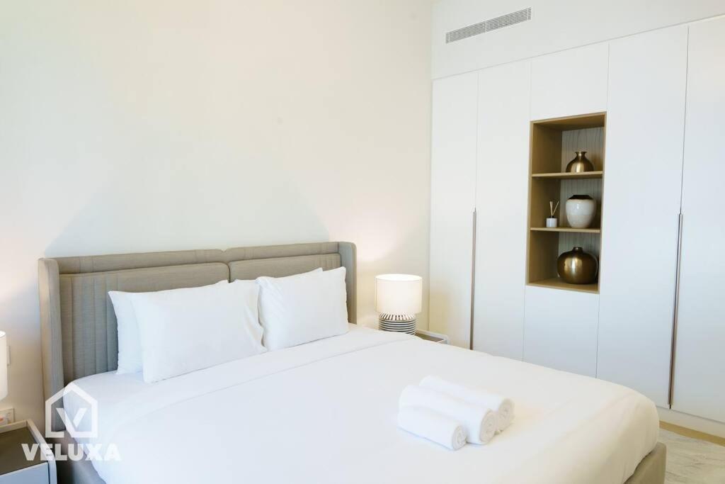 Veluxa - Stunning Sea View - Luxe 3 Bed In La * Dubai