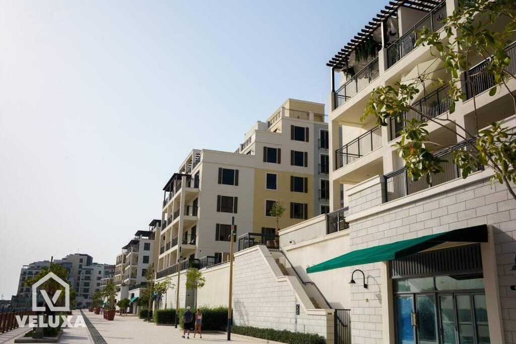 Veluxa - Stunning Sea View - Luxe 3 Bed In La Apartment