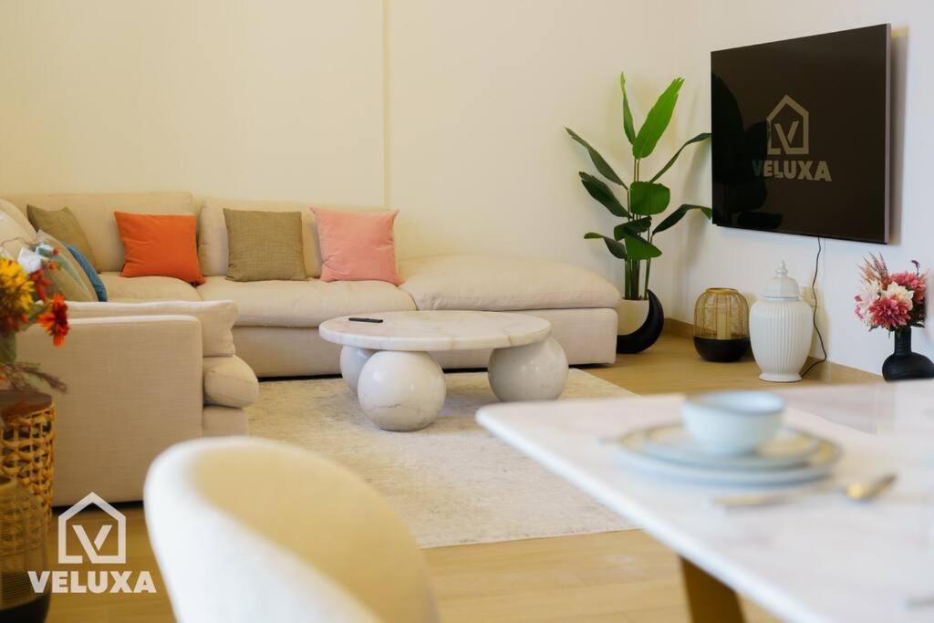 Apartment Veluxa - Stunning Sea View - Luxe 3 Bed In La
