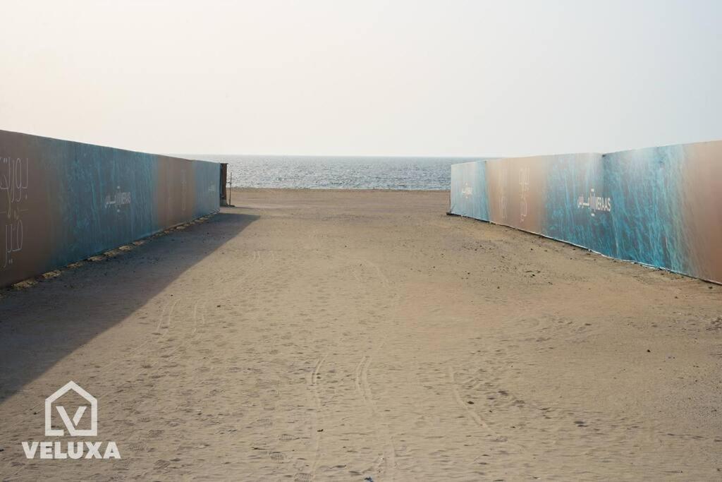 Veluxa - Stunning Sea View - Luxe 3 Bed In La Apartment