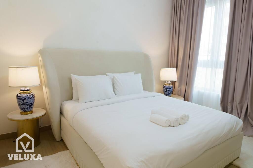 Veluxa - Stunning Sea View - Luxe 3 Bed In La