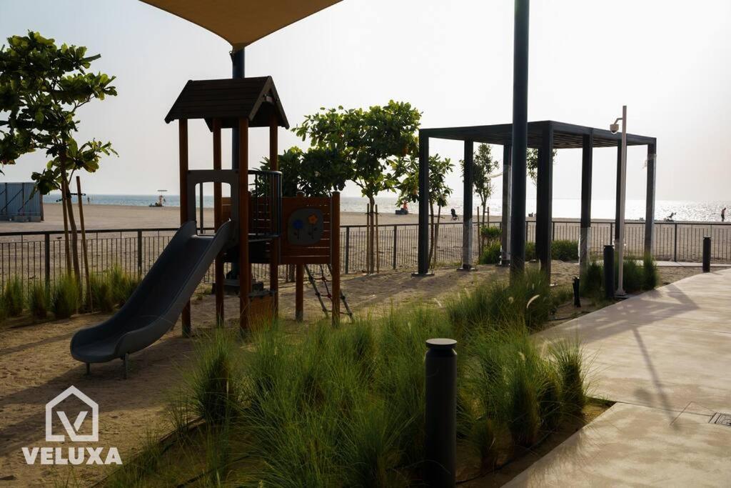 Veluxa - Stunning Sea View - Luxe 3 Bed In La *