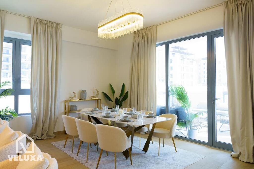Veluxa - Stunning Sea View - Luxe 3 Bed In La * Dubai