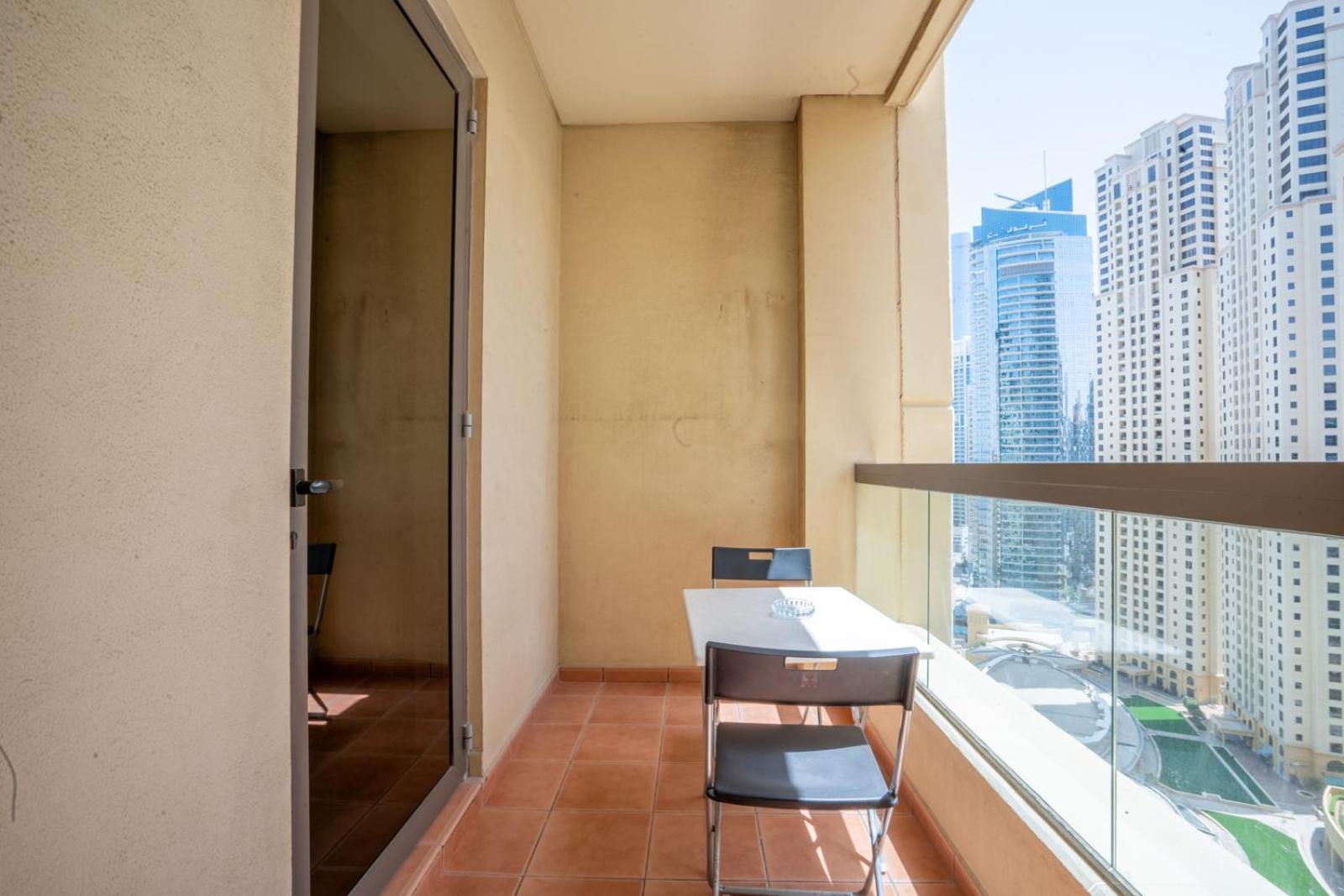 Rh- Walk To Jbr & Tram, Comfortable 02br Apartment Dubai