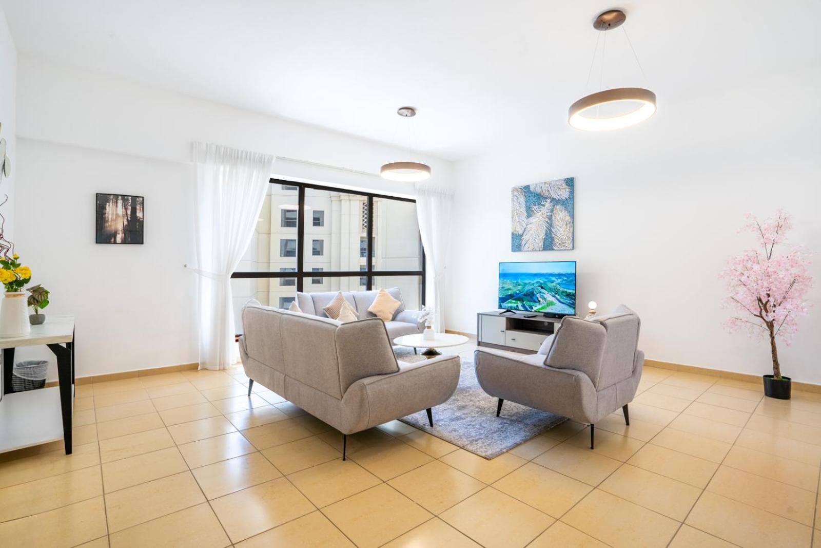 Rh- Walk To Jbr & Tram, Comfortable 02br Apartment *