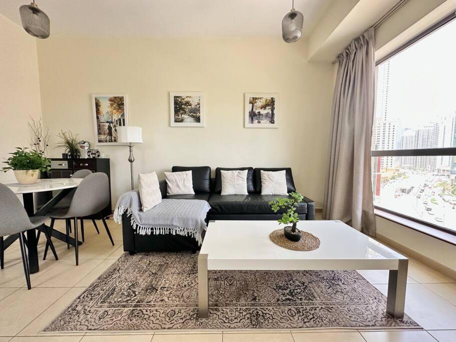 Stunning Marina Views - Sleeps 4 Dubai