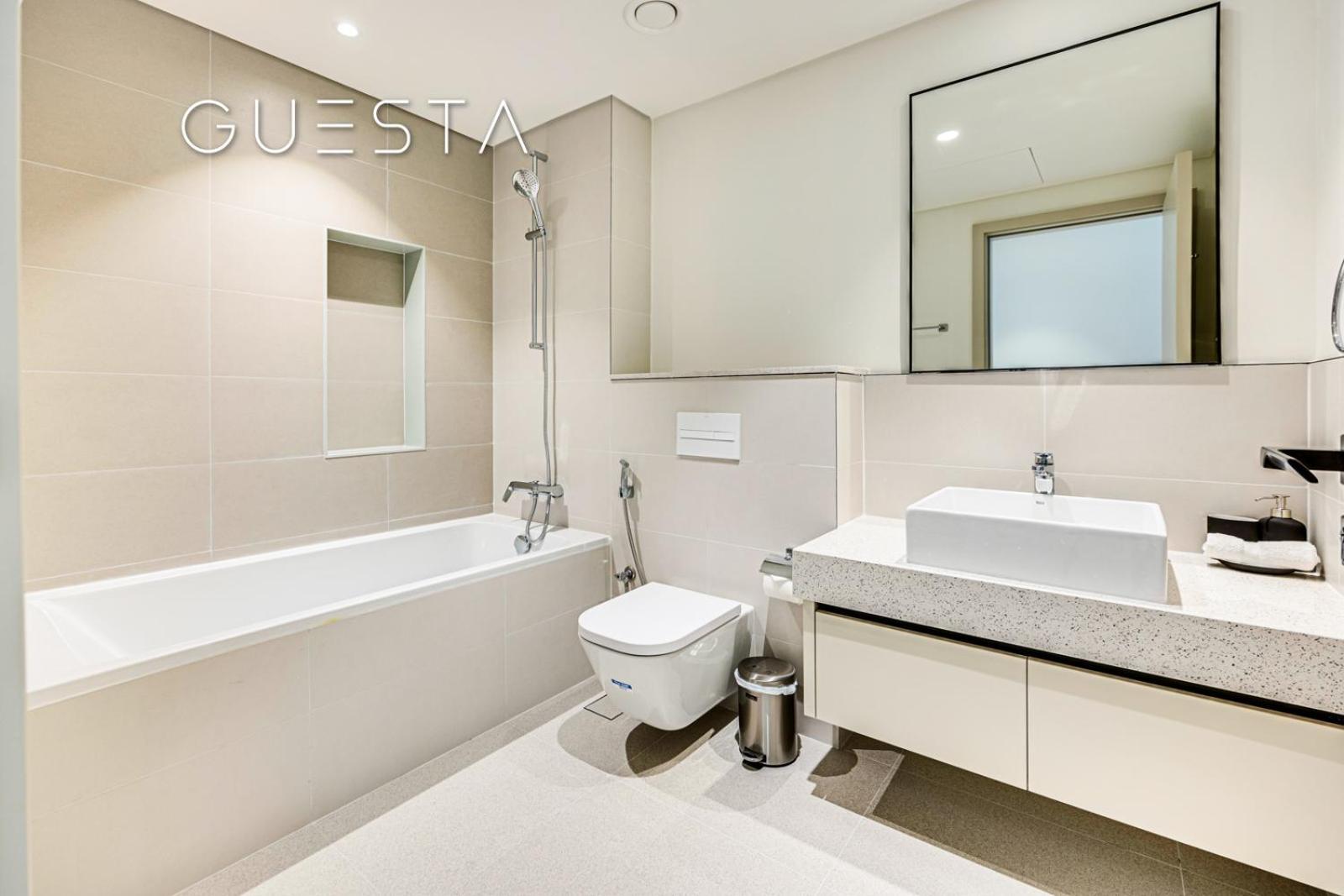 Emaar Beachfront - Marina Vista Tower, Marina Apartment *