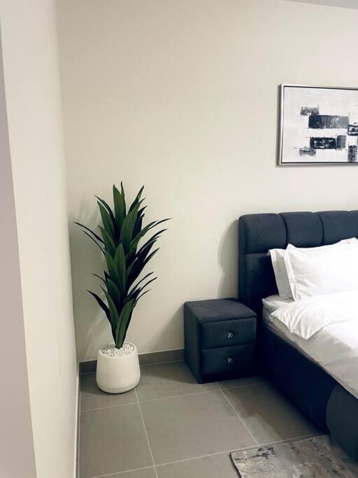 2 Bedroom Close To Mall *