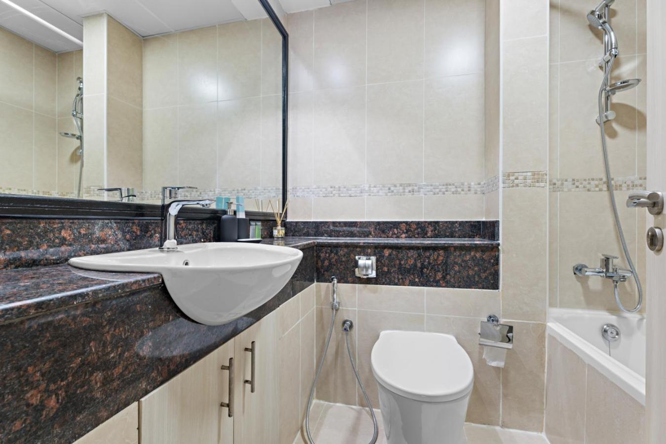 Stonetree - Goldcrest Views 2 - Peaceful Community Apartment *