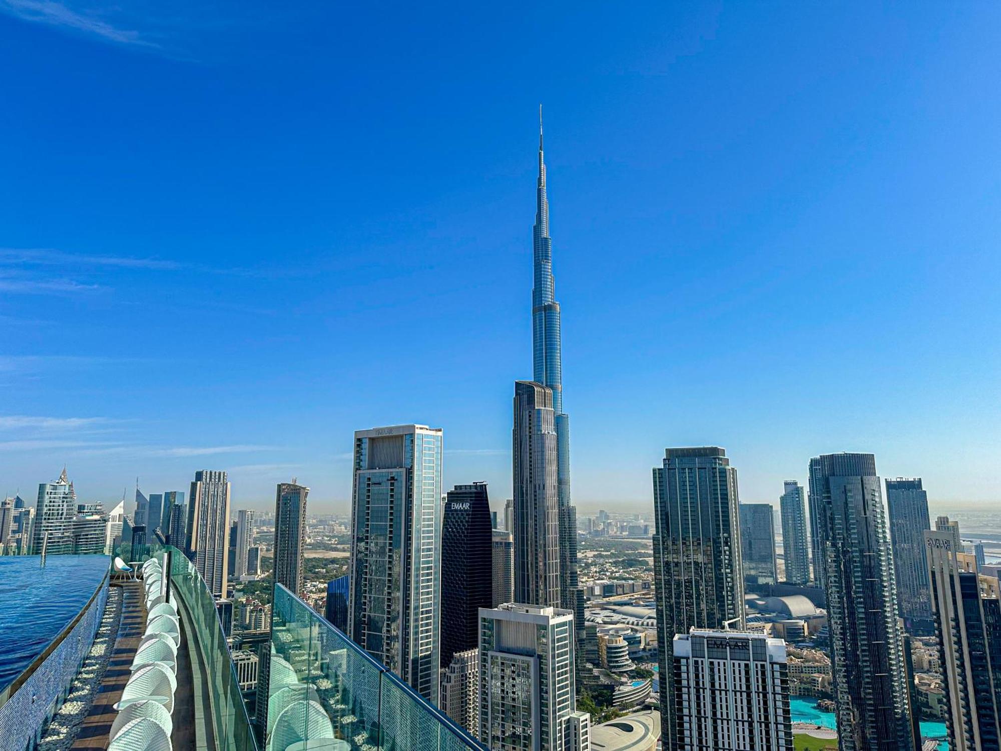64th Floor Rooftop Pool Offering Amazing Burj Khalifa Views, 2br In Paramount Midtown Apartment Dubai