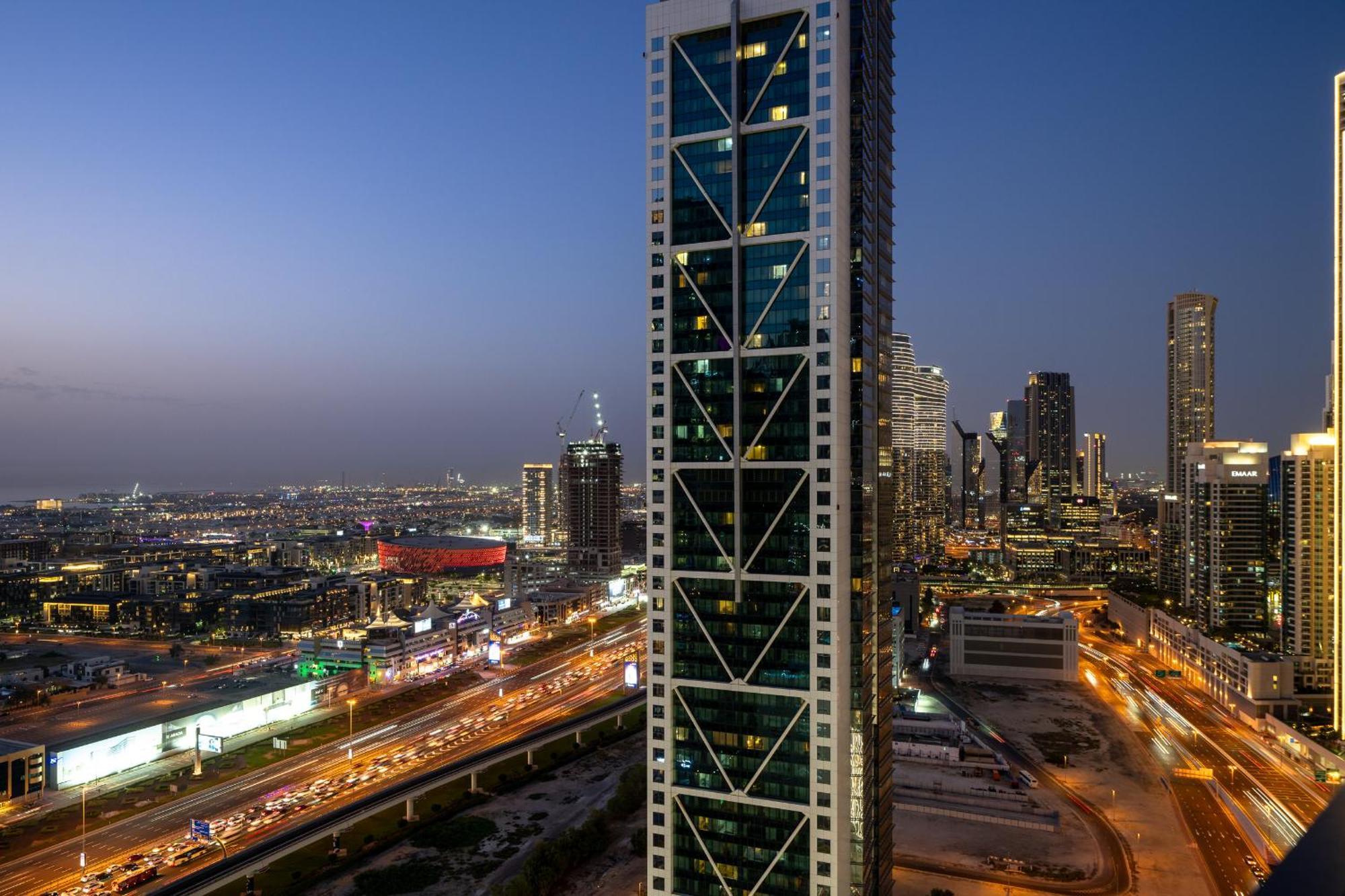 64th Floor Rooftop Pool Offering Amazing Burj Khalifa Views, 2br In Paramount Midtown Dubai