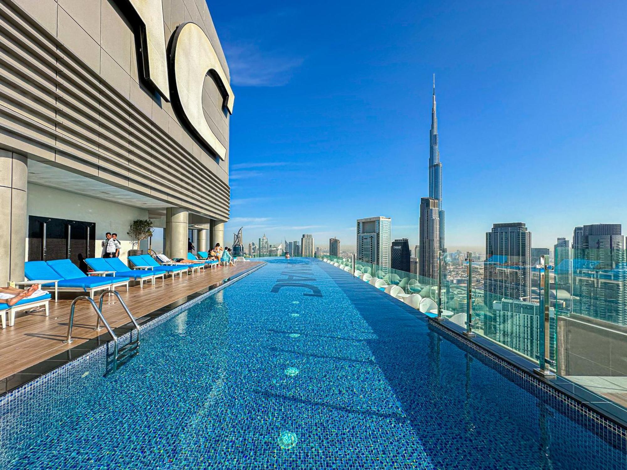 64th Floor Rooftop Pool Offering Amazing Burj Khalifa Views, 2br In Paramount Midtown Apartment