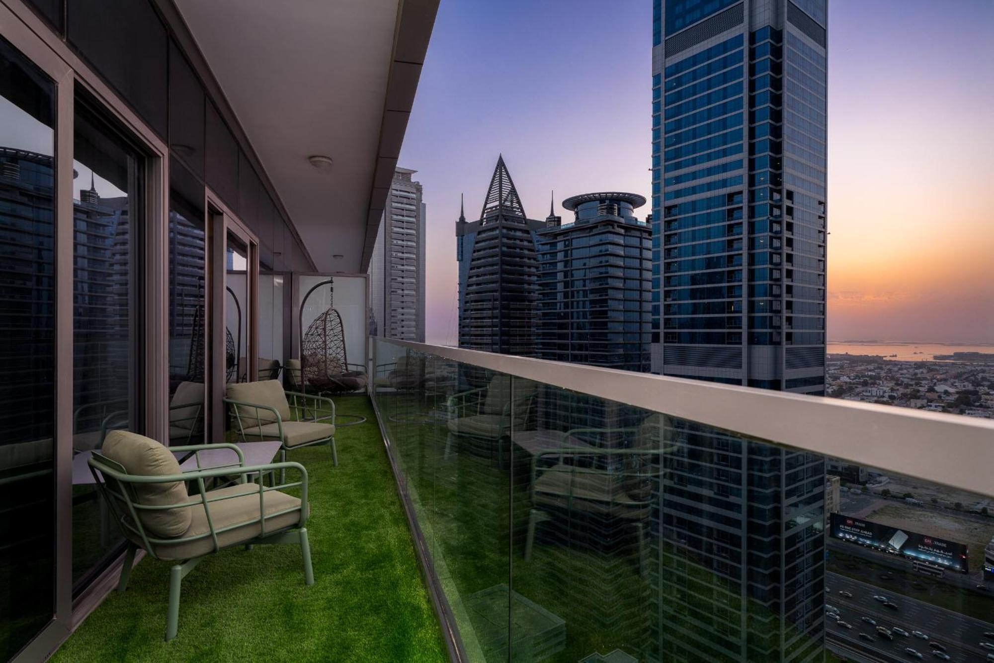 64th Floor Rooftop Pool Offering Amazing Burj Khalifa Views, 2br In Paramount Midtown * Dubai