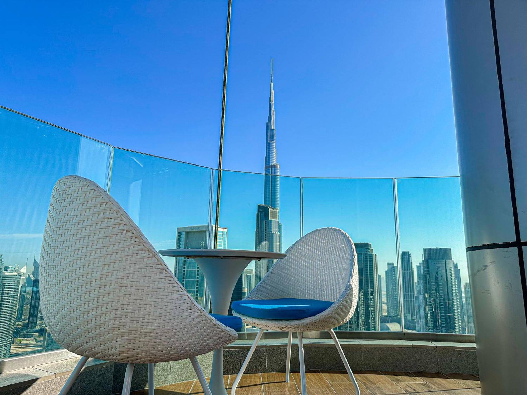 64th Floor Rooftop Pool Offering Amazing Burj Khalifa Views, 2br In Paramount Midtown Apartment