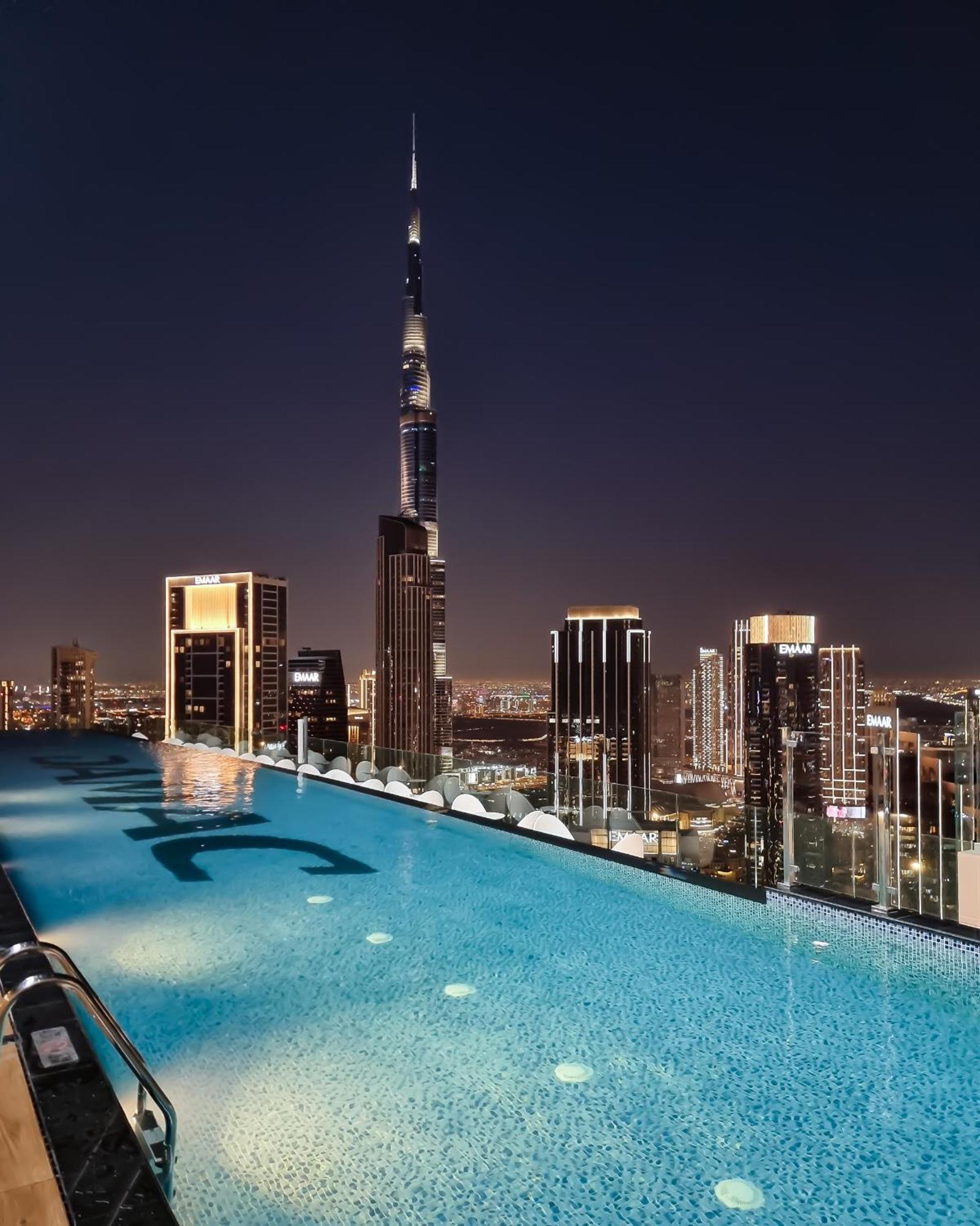 64th Floor Rooftop Pool Offering Amazing Burj Khalifa Views, 2br In Paramount Midtown Apartment Dubai
