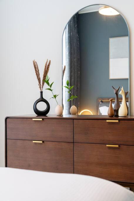 Stylish And Cozy L Park View L Next To Mall Apartment Dubai