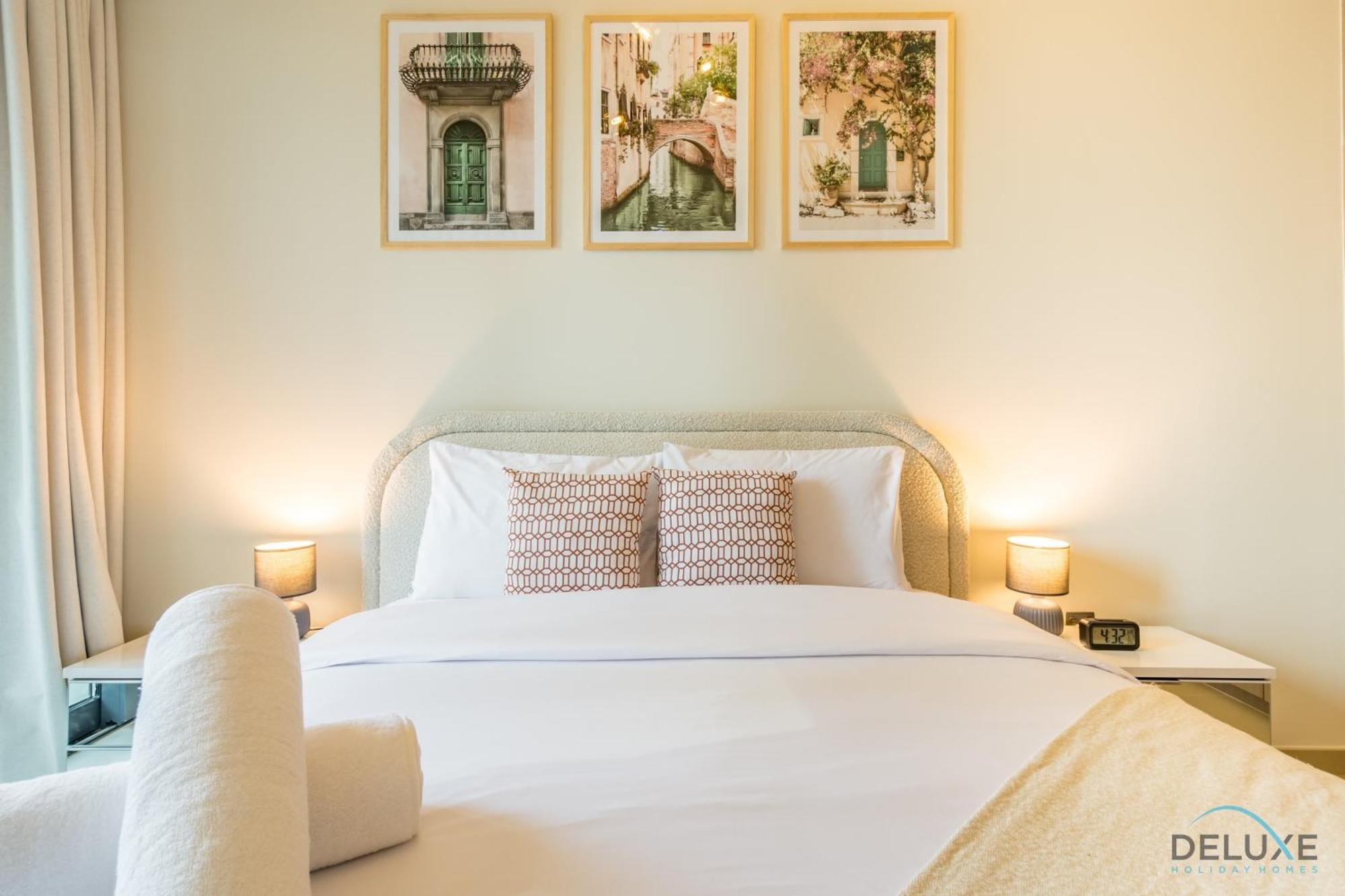 Apartment Deluxe 3br With Assistant At Act One Act Two Tower 2 In Downtown By Deluxe Homes *