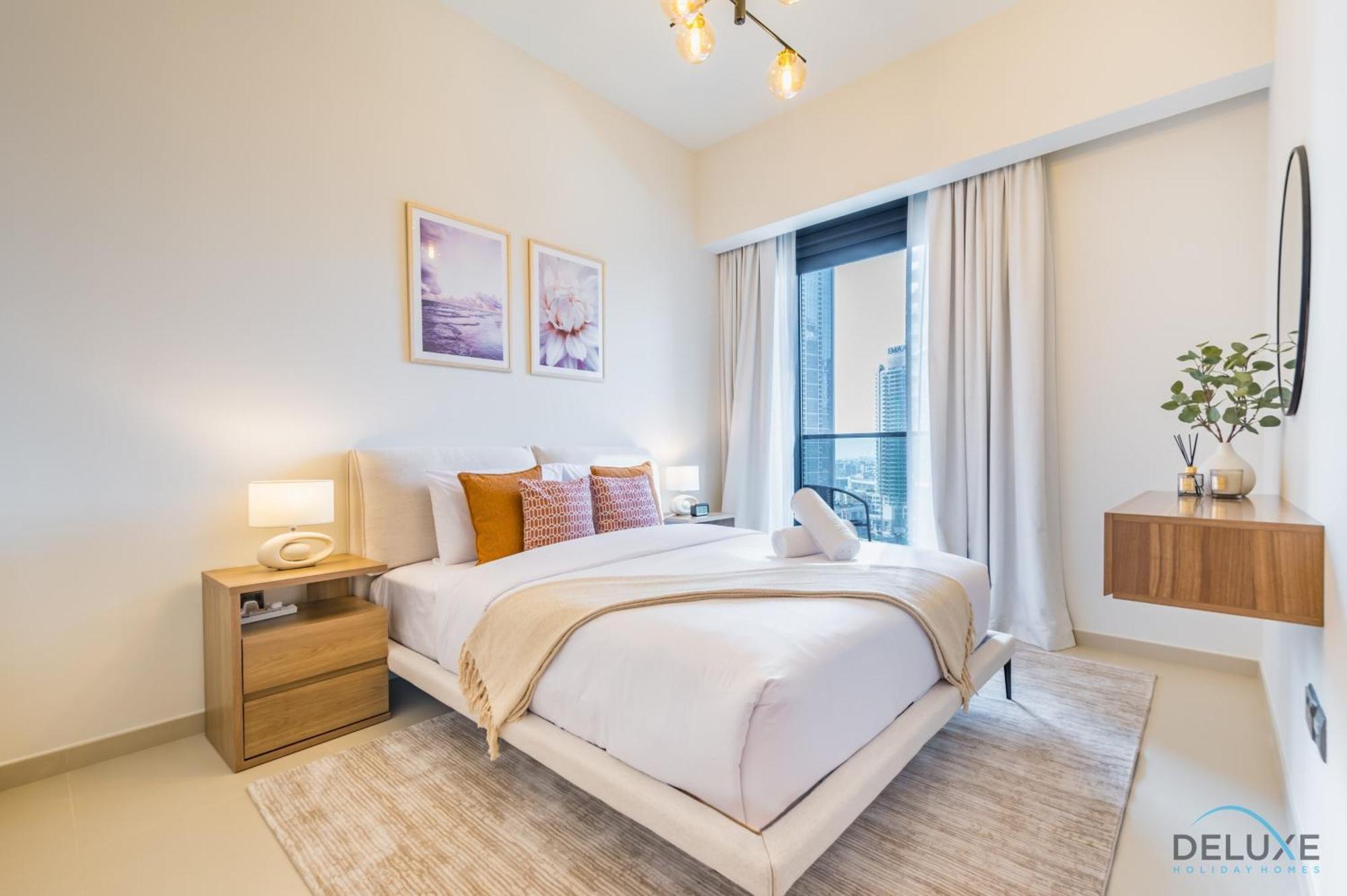 Deluxe 3br With Assistant At Act One Act Two Tower 2 In Downtown By Deluxe Homes Dubai