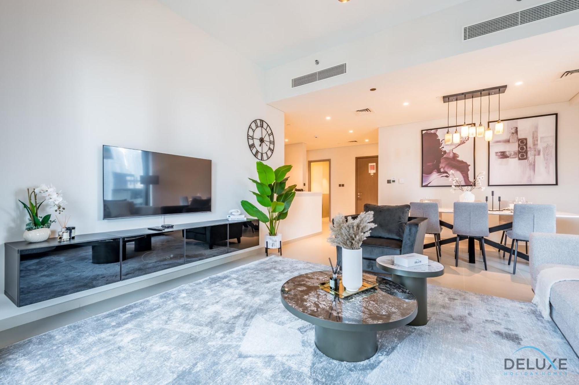 Deluxe 3br With Assistant At Act One Act Two Tower 2 In Downtown By Deluxe Homes Apartment Dubai