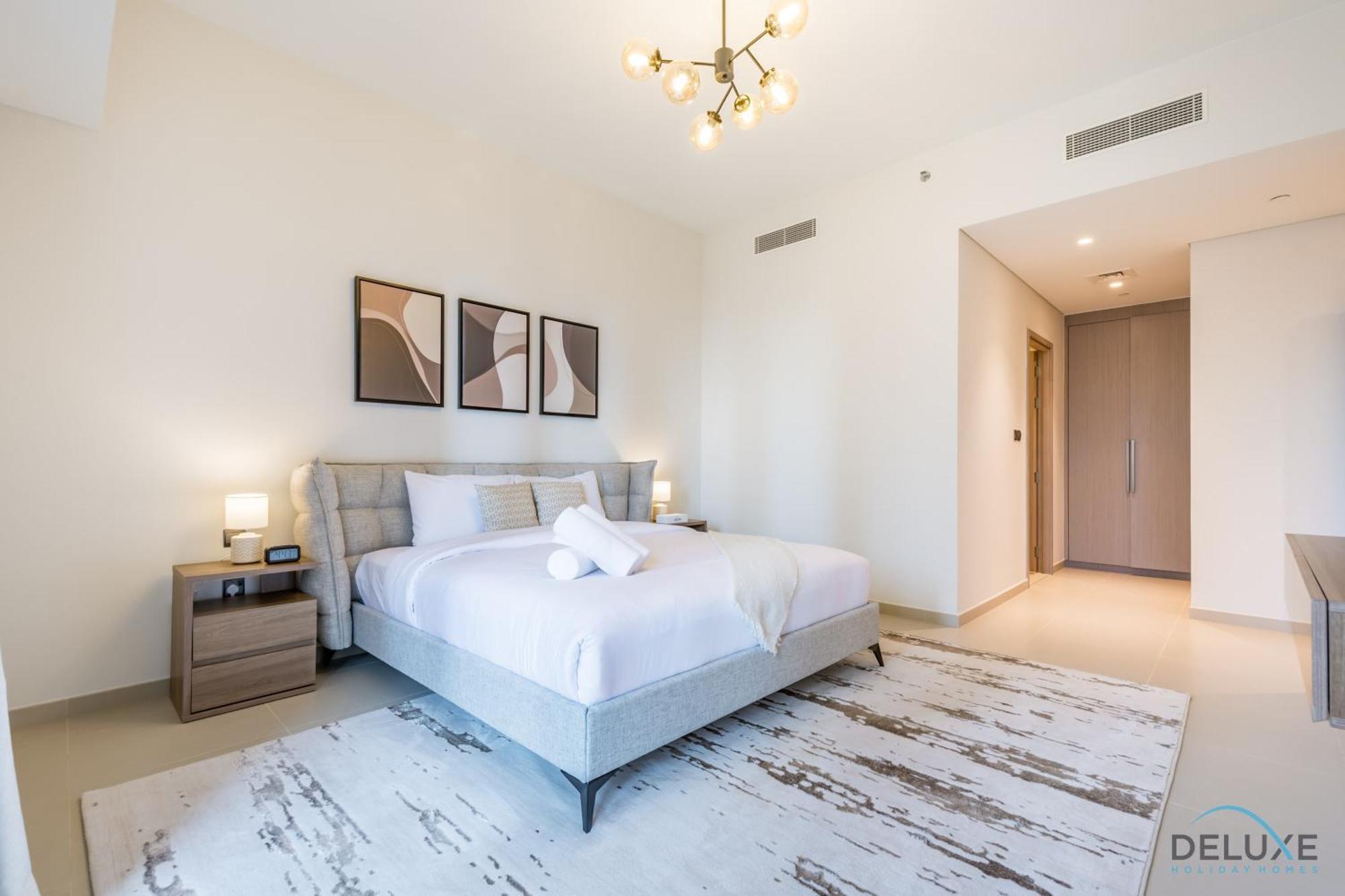 Apartment Deluxe 3br With Assistant At Act One Act Two Tower 2 In Downtown By Deluxe Homes
