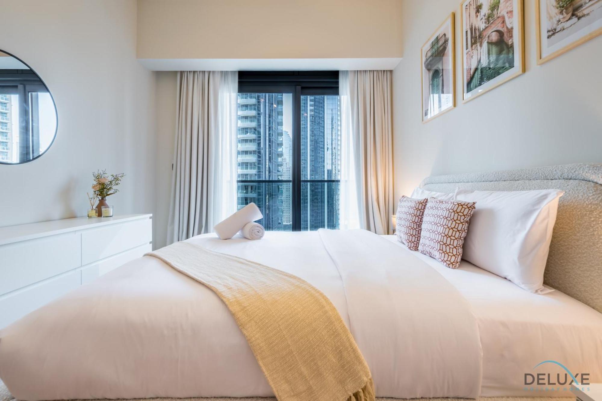 Apartment Deluxe 3br With Assistant At Act One Act Two Tower 2 In Downtown By Deluxe Homes *