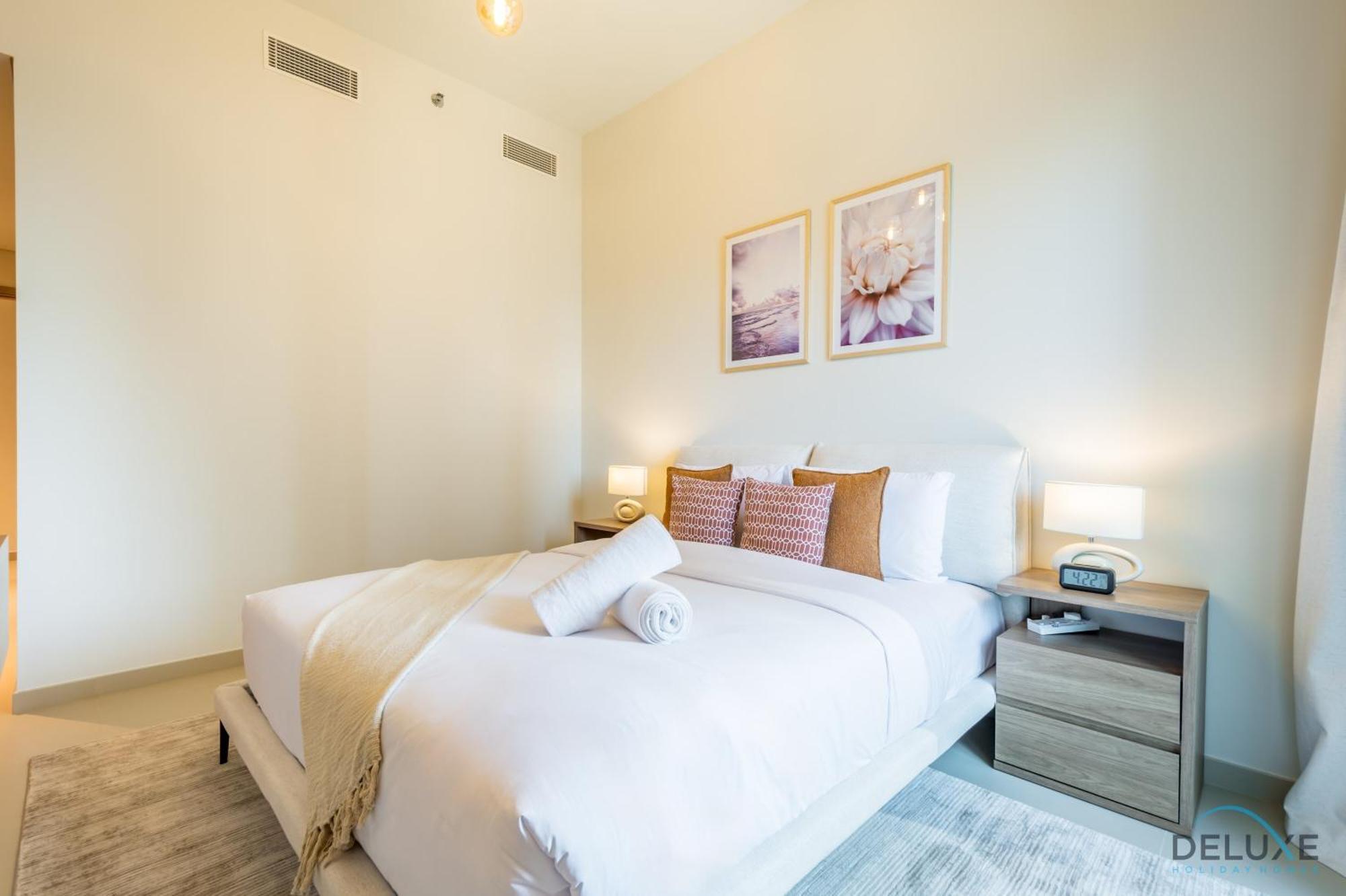 Apartment Deluxe 3br With Assistant At Act One Act Two Tower 2 In Downtown By Deluxe Homes