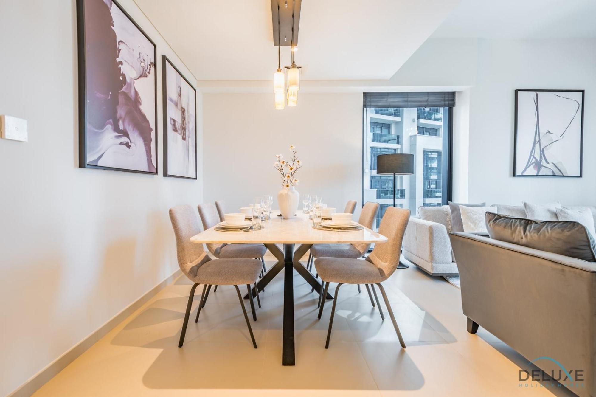 Apartment Deluxe 3br With Assistant At Act One Act Two Tower 2 In Downtown By Deluxe Homes *