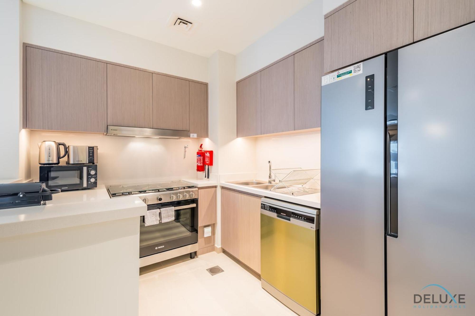 Deluxe 3br With Assistant At Act One Act Two Tower 2 In Downtown By Deluxe Homes Dubai