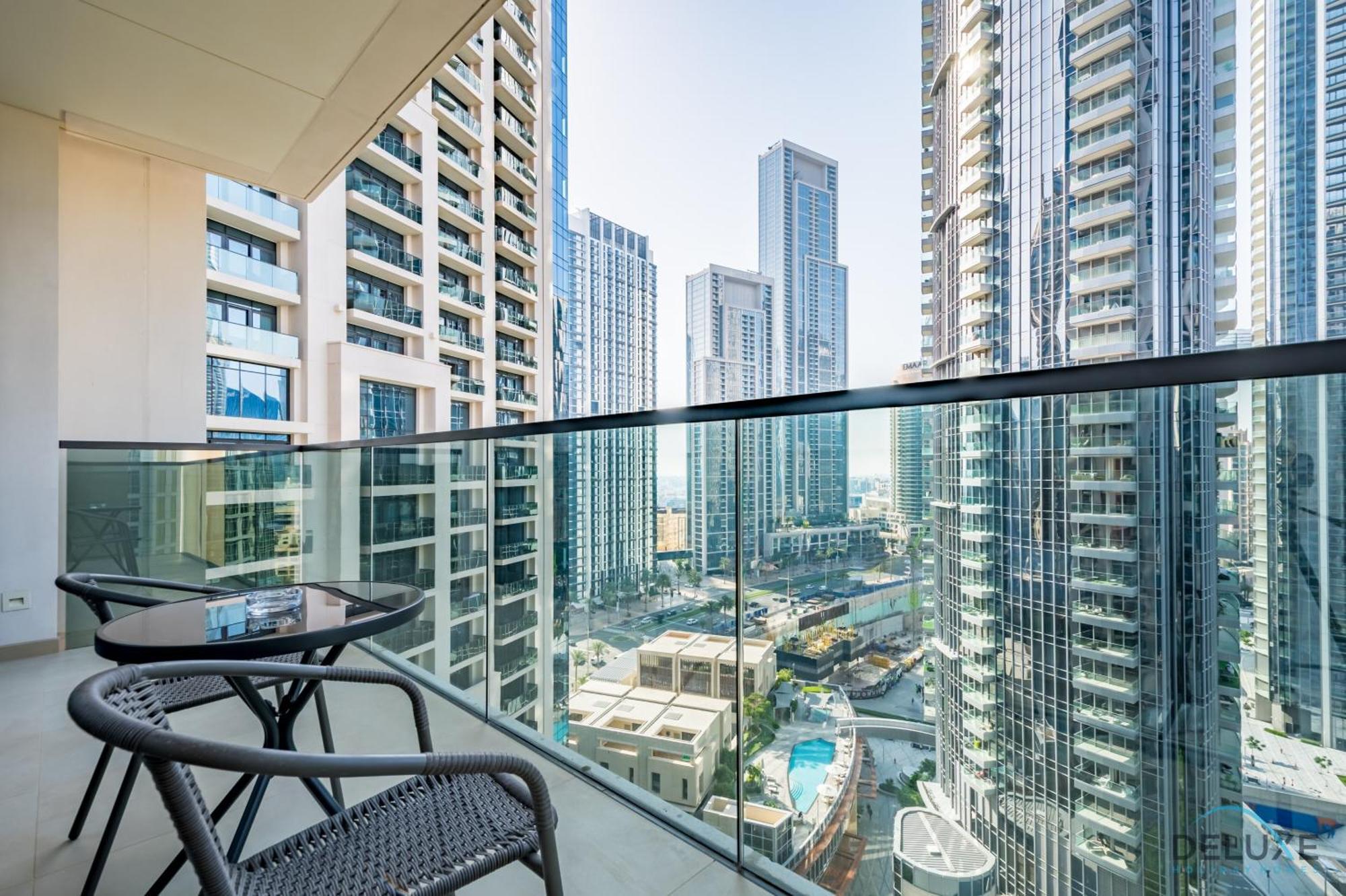 Deluxe 3br With Assistant At Act One Act Two Tower 2 In Downtown By Deluxe Homes Apartment Dubai