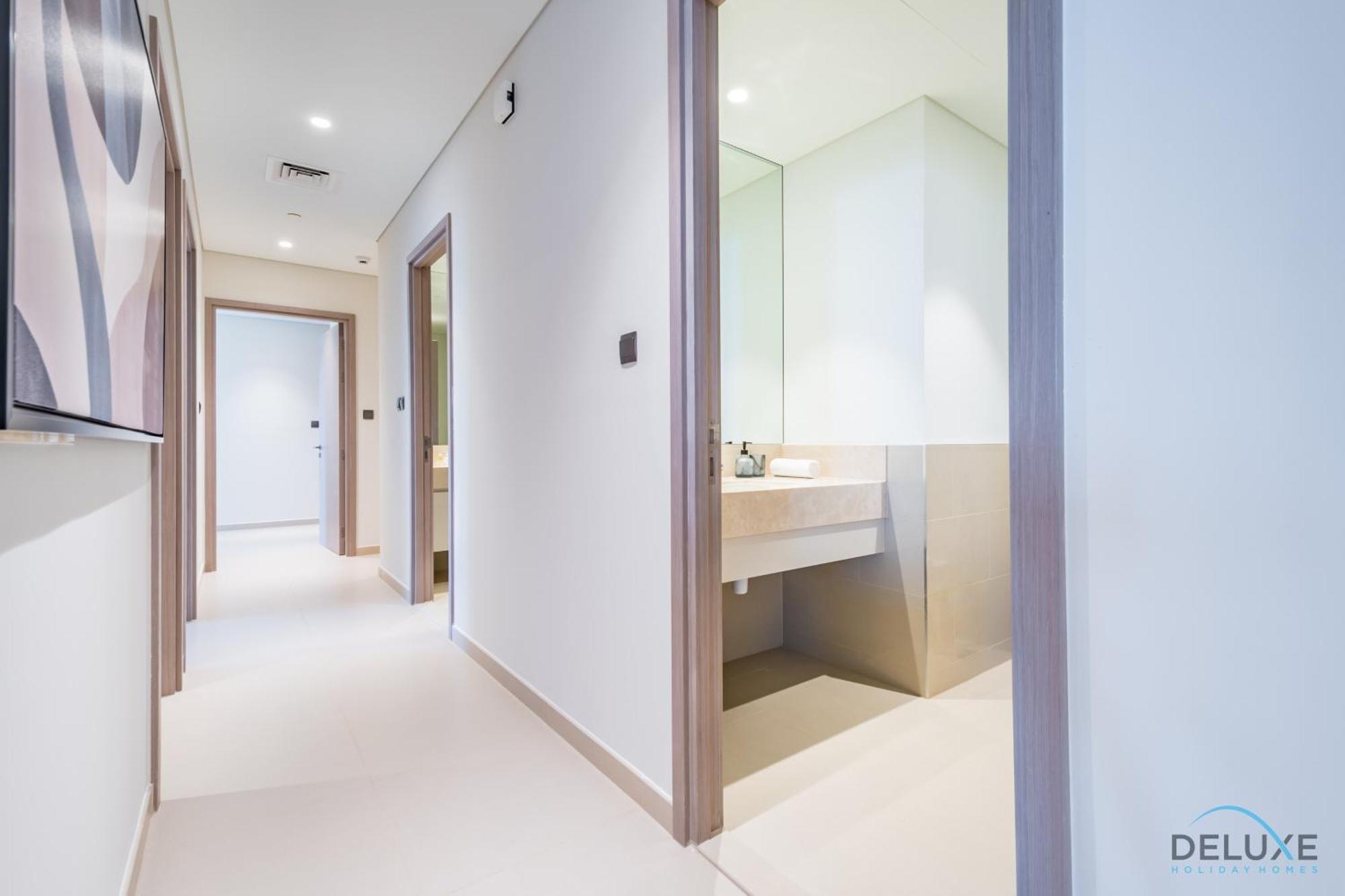 Apartment Deluxe 3br With Assistant At Act One Act Two Tower 2 In Downtown By Deluxe Homes *