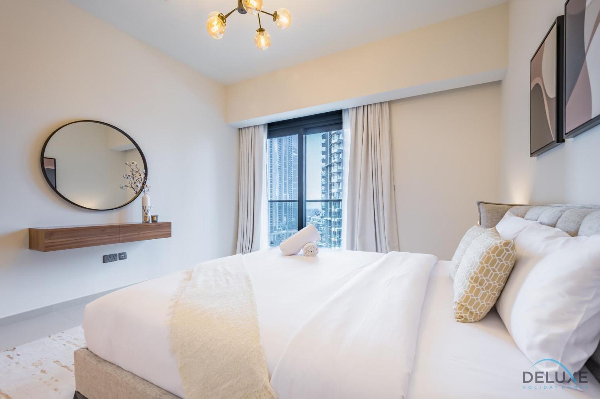 Deluxe 3br With Assistant At Act One Act Two Tower 2 In Downtown By Deluxe Homes Apartment Dubai