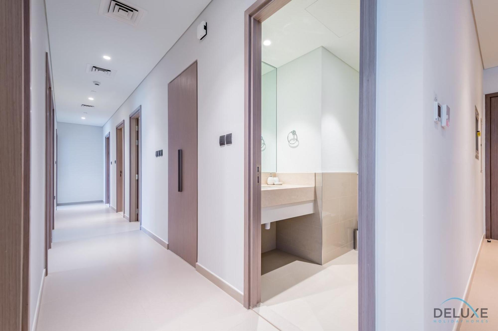 Majestic 3br With Assistant At Act One Act Two Tower 2 In Downtown By Deluxe Homes Apartment Dubai