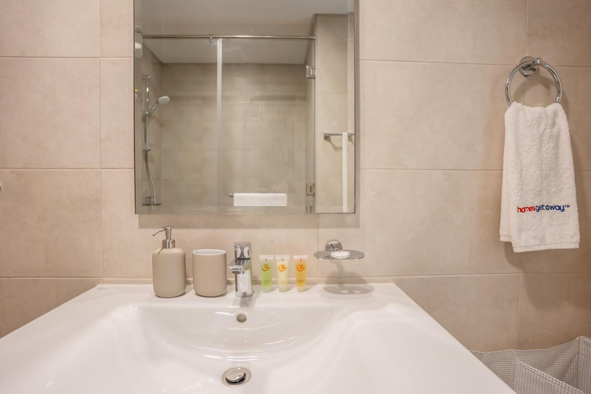 Apartment Homesgetaway - Elegant 2brapt In Navitas A Damac Hills 2 Dubai
