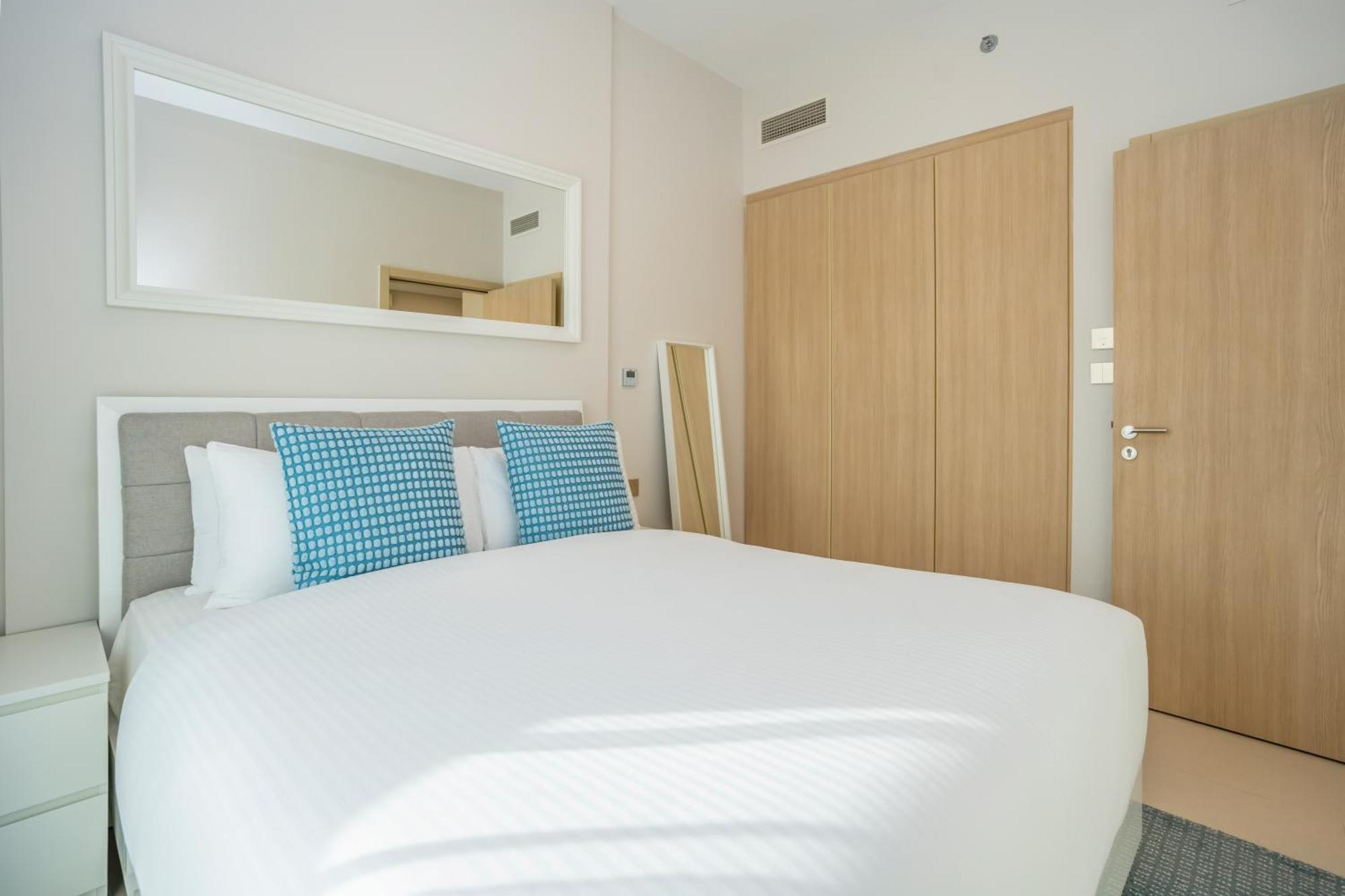 Homesgetaway - Elegant 2brapt In Navitas A Damac Hills 2 * Dubai
