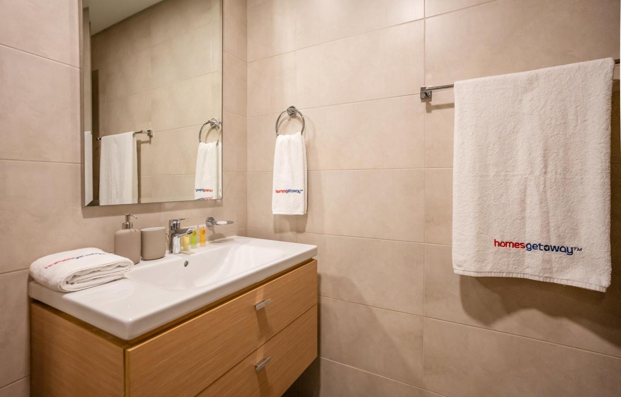 Homesgetaway - Elegant 2brapt In Navitas A Damac Hills 2 Apartment Dubai