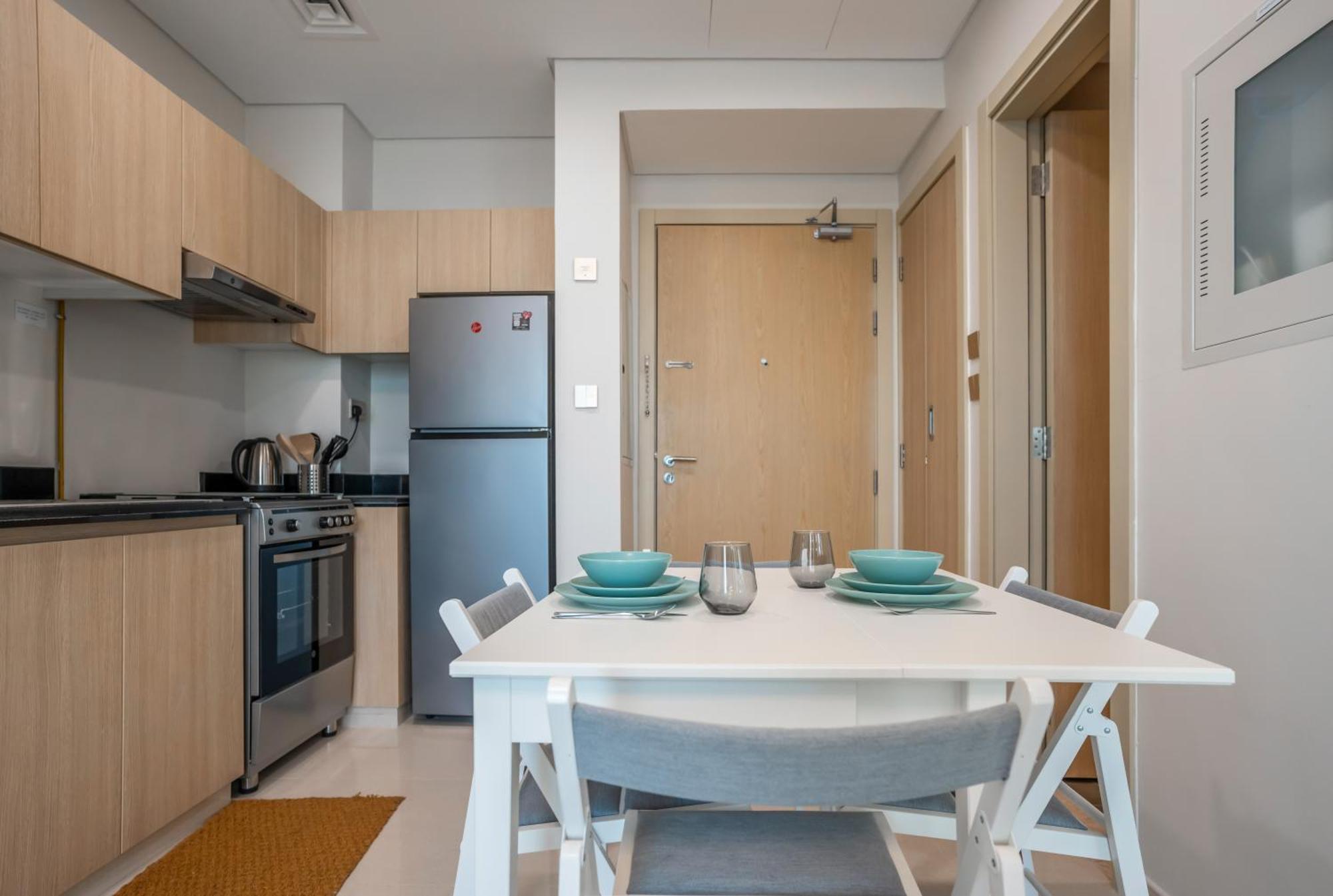 Homesgetaway - Elegant 2brapt In Navitas A Damac Hills 2 * Dubai