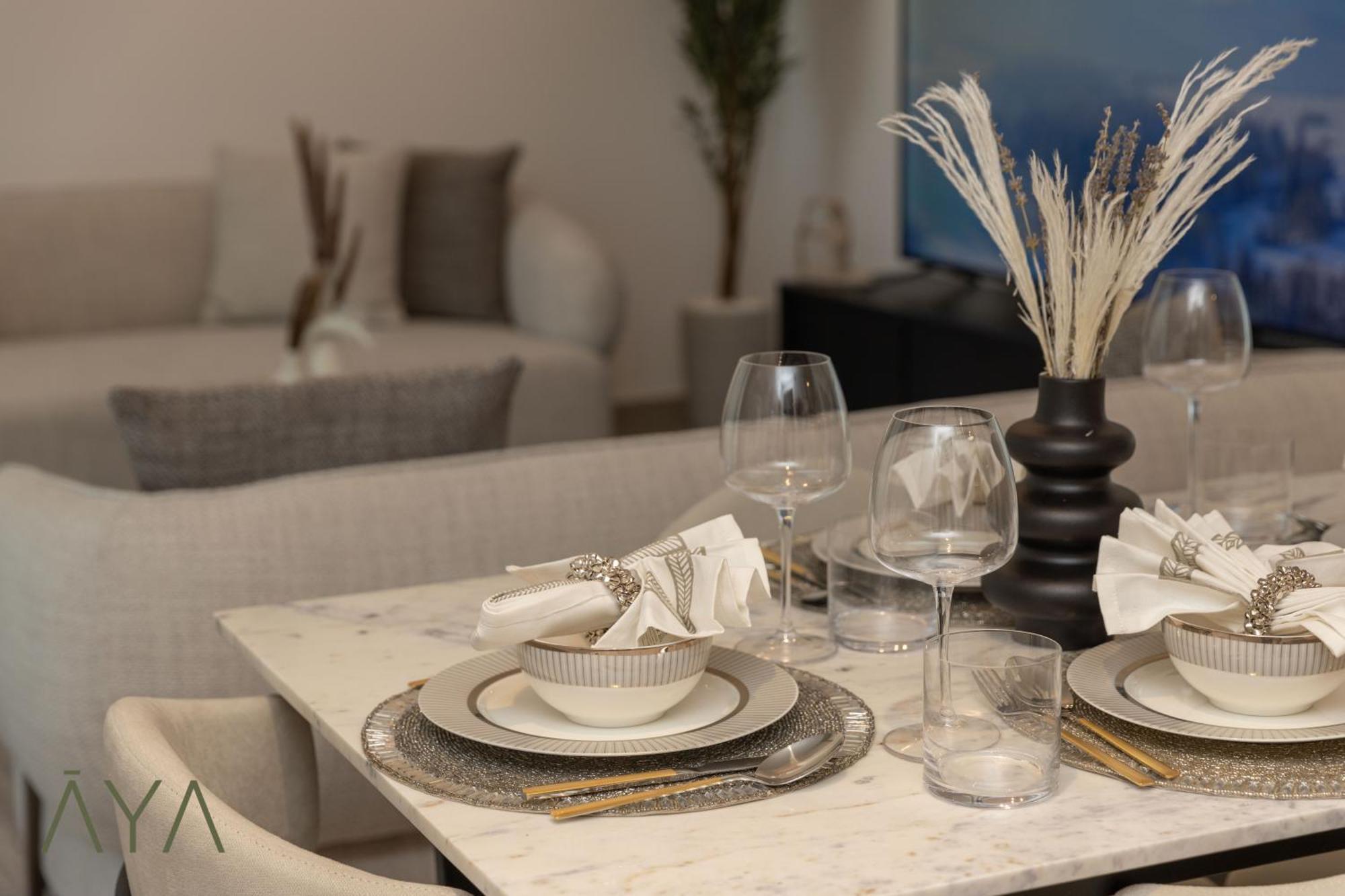 La Brisa - Stylish 2br At Hills With Pool Access
