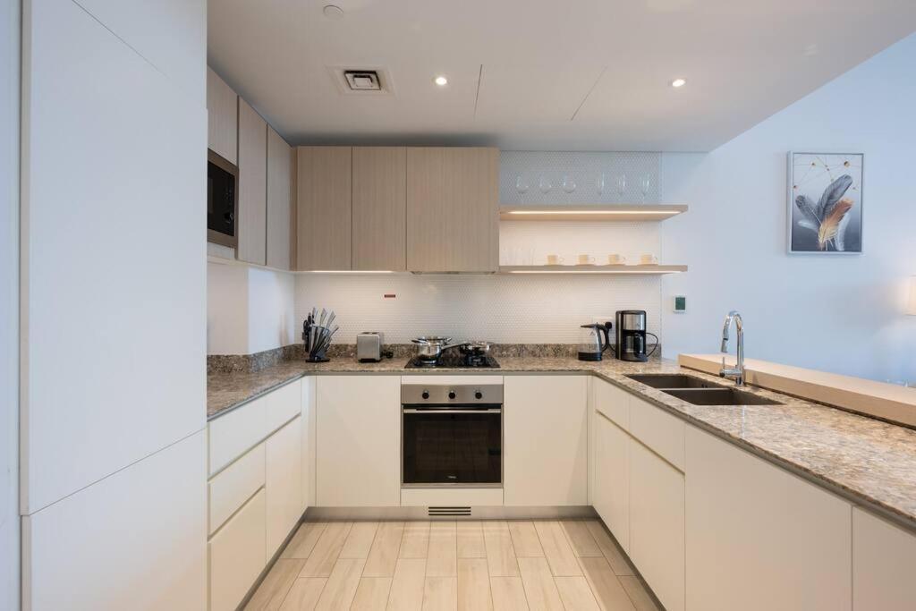 Spacious 2br With Community View Dubai
