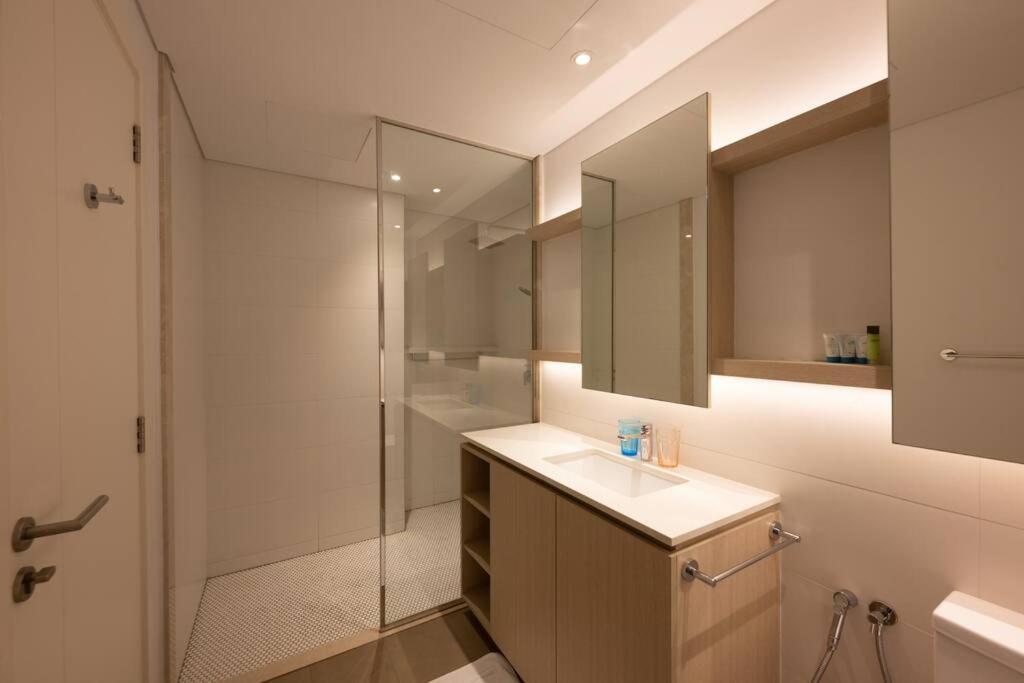 Spacious 2br With Community View * Dubai