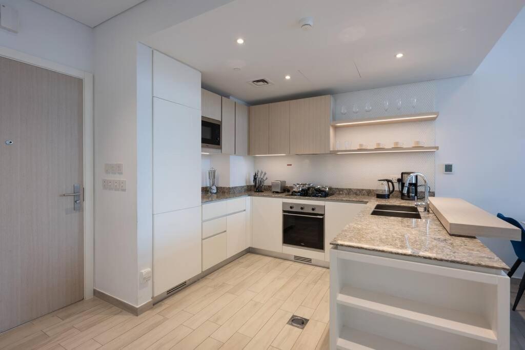 Spacious 2br With Community View